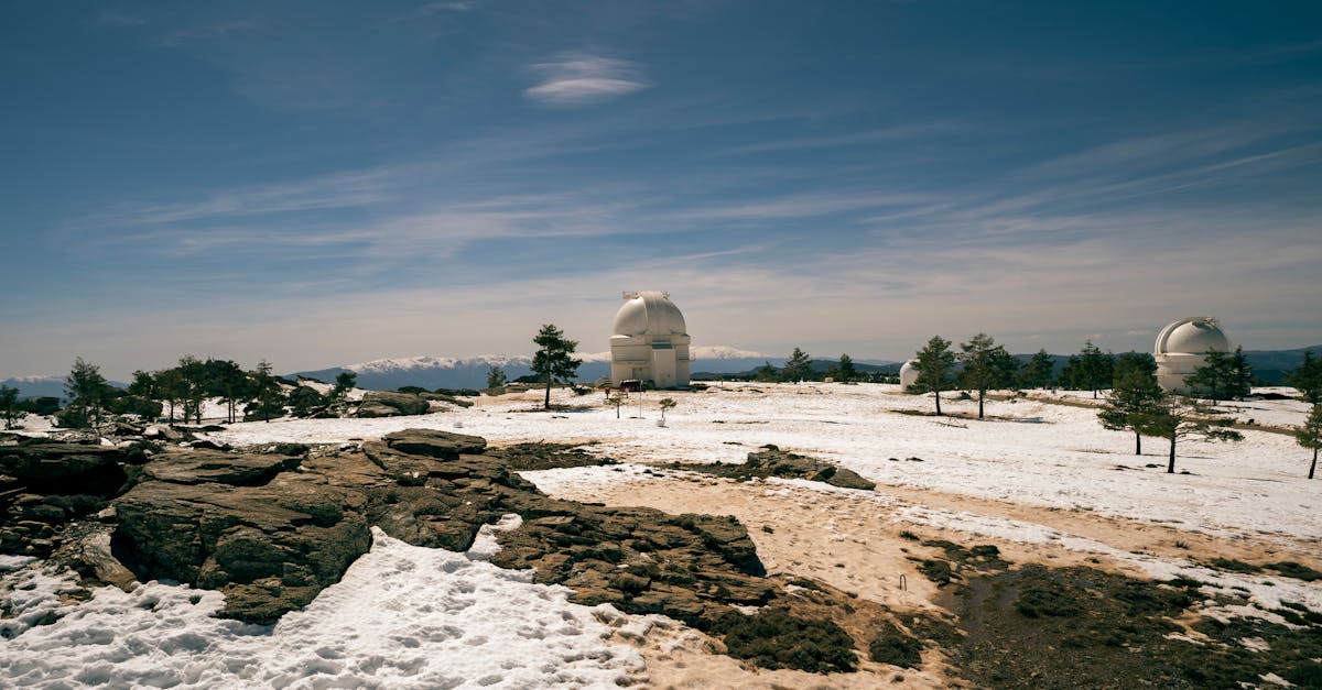 découvrez les observatoires climatiques, véritables sentinelles de notre planète, qui collectent des données essentielles pour comprendre et combattre le changement climatique. informez-vous sur leurs missions, leur impact et comment ils nous aident à anticiper les futures évolutions de notre environnement.