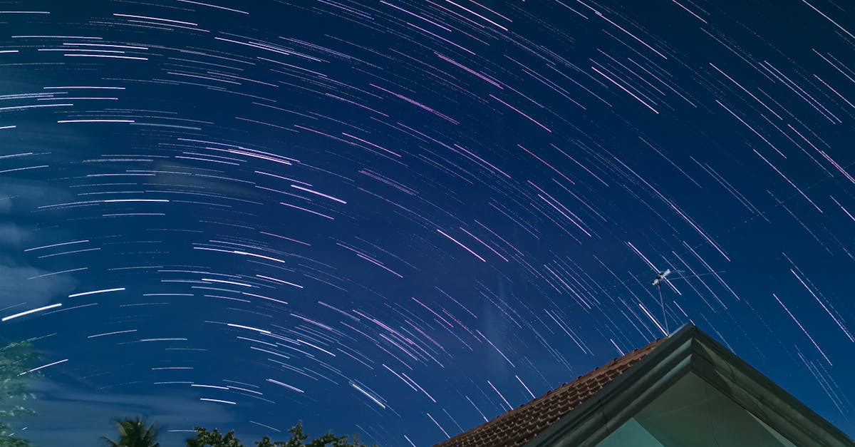 découvrez comment les observatoires climatiques surveillent et analysent les tendances environnementales, fournissant des données essentielles pour lutter contre le changement climatique et préserver notre planète.