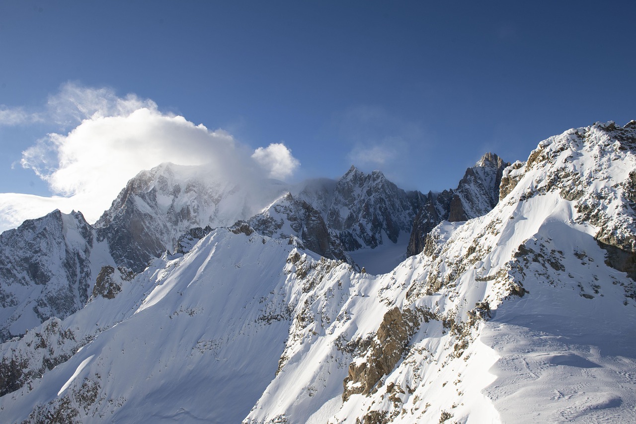 découvrez le mont-blanc marathon, une épreuve emblématique qui allie paysages montagneux spectaculaires et défi sportif. que vous soyez coureur aguerri ou amateur de trails, vivez une expérience inoubliable au cœur des alpes.